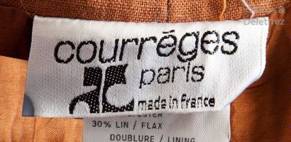 COURREGES Paris circa 1970 Robe à bretelles boutonnées en lin chiné ivoire/orange,...