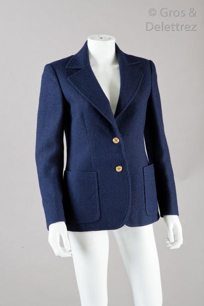 CELINE circa 1970 Veste blazer en lainage bouclette marine, col châle cranté, simple...