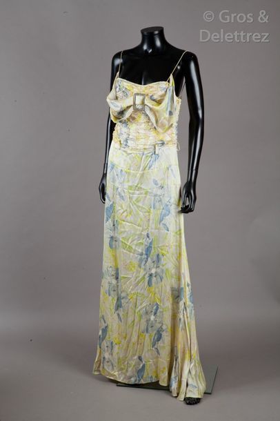 John GALLIANO Printemps/Été 2003 Robe longue en satin de soie jaune imprimé d’un...