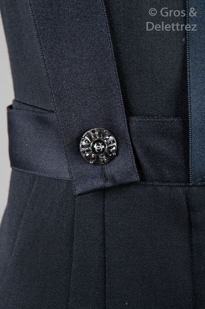 CHANEL Automne/Hiver 2010 Combinaison pantalon en sergé de laine noire sans manche,...