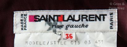 SAINT LAURENT rive Gauche circa 1976 Ensemble composé d’une veste en velours de coton...