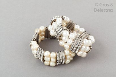 ANONYME Lot de deux bracelets extensibles d’inspiration joaillerie composé de perles...