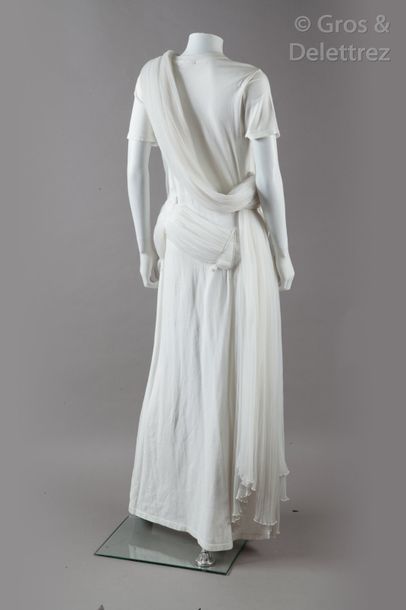 Issey MIYAKE Robe teeshirt en popeline de coton blanc, encolure ronde, manches courtes,...