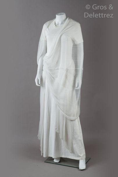 Issey MIYAKE Robe teeshirt en popeline de coton blanc, encolure ronde, manches courtes,...