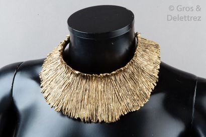 Biche de BERE Sublime collier torque en bronze doré à motif cannelé, fermeture chaîne....
