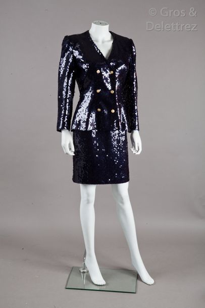Loris AZZARO Couture Tailleur en paillettes marine composé d’une veste à encolure...