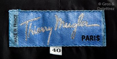 THIERRY MUGLER circa 1983 Manteau en velours de coton noir et empiècements de cuir...