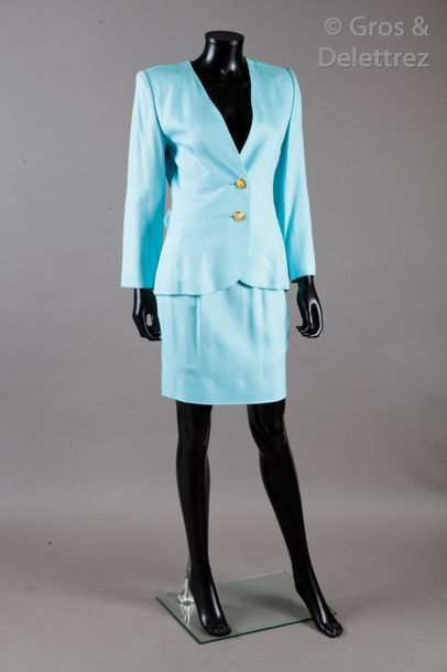 GIVENCHY couture Tailleur en lin turquoise composé d’une veste à encolure en V, manches...