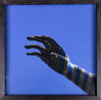 Samuel BOUTRUCHE Hand of Runner
Framed C41 print on Aluminium OEuvre
Unique 2015
Dimensions...