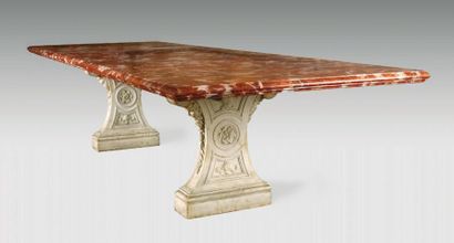 null TABLE DE SALLE A MANGER rectangulaire, le plateau en marbre rouge du Languedoc,...