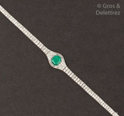 null Bracelet souple en platine entièrement serti de diamants taillés en brillant...