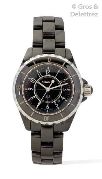 CHANEL J12 Bracelet -montre de dame en acier et céramique noire, boîtier rond diamètre...