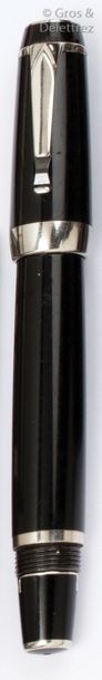 MONTBLANC «?Bohème?» - Stylo plume rétractable en résine noire avec plume en or gris...