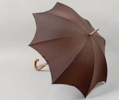 HERMES Paris Parapluie homme en bambou et soie marron, bague en métal doré. Très...
