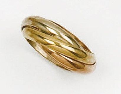 CARTIER « Trinity » Bague trois anneaux en or de trois couleurs. Signée Cartier....