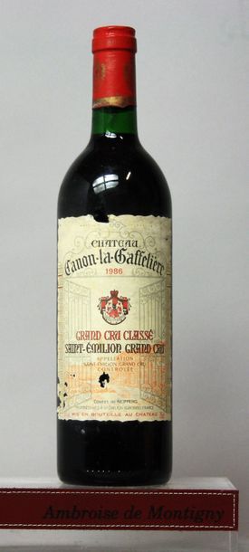 null 1 bouteille CHÂTEAU LA GAFFELIERE - St. Emilion Grand cru 1983 

Etiquette sale,...