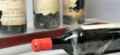 null 6 bouteilles CHÂTEAU LA TOUR CARNET - Haut Médoc 1955 Etiquettes abimées, niveaux...