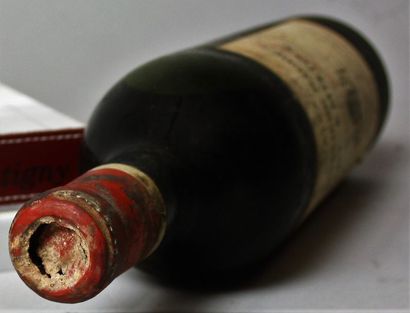 null 1 bouteille CHÂTEAU LA GAFFELIERE NAUDES - 1er GC St. Emilion 1949 

Niveaux...