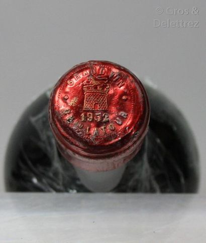 null 1 bouteille CHÂTEAU LATOUR - 1er GCC Pauillac 1952 Etiquette tampon Nicolas,...
