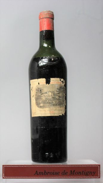 null 1 bouteille CHÂTEAU LAFITE ROTHSCHILD 1945 Etiquette abimée, Capsule légèrement...