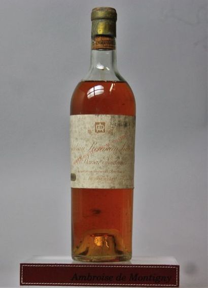 null 1 bouteille CHÂTEAU ROUMIEU LACOSTE - Sauternes 1952 

Etiquette tachée, mi...