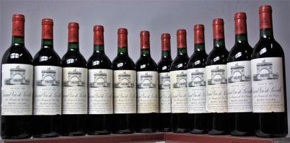 null 12 bouteilles CHÂTEAU LEOVILLE LAS CASES - 2é GCC St. Julien 1990 

Caisse bois...