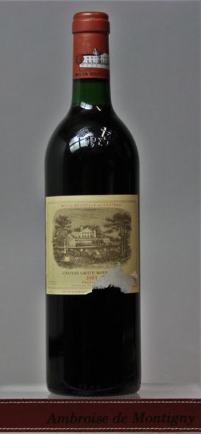 null 1 bouteille CHÂTEAU LAFITE ROTHSCHILD - 1er GCC Pauillac 1985 

Etiquette abimée,...