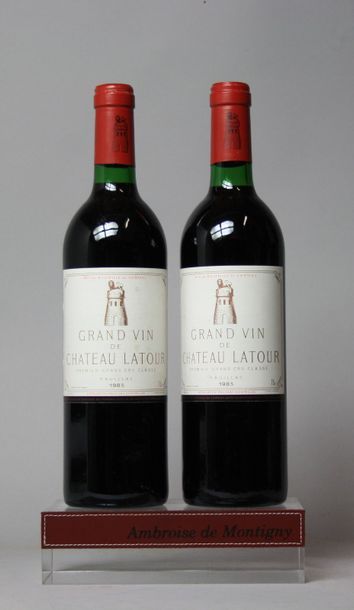 null 2 bouteilles CHÂTEAU LATOUR - 1er GCC Pauillac 1983 

Niveaux bas goulot.