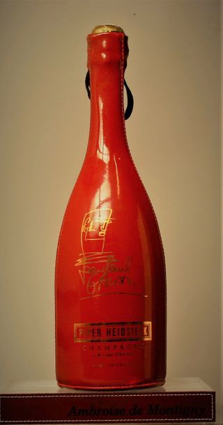 null 1 bouteille CHAMPAGNE PIPER HEIDSIECK "Cuvée pour l'an 2000" 

Bouteille habillé...