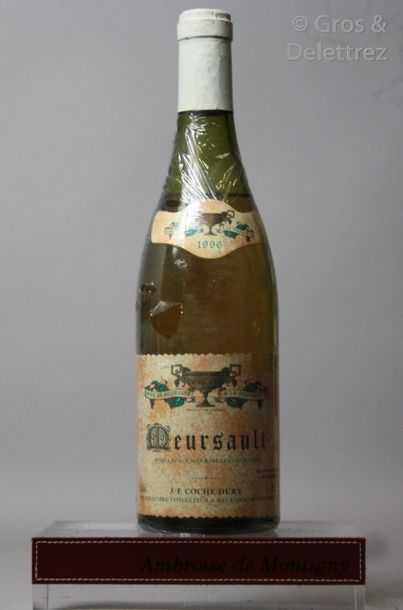 null 1 bouteille MEURSAULT - J.F. COCHE DURY 1996 Etiquette tachée, découpée. Niveau...