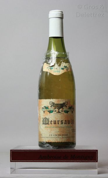 null 1 bouteille MEURSAULT - J.F. COCHE DURY 1996 Etiquette tachée, découpée. Niveau...