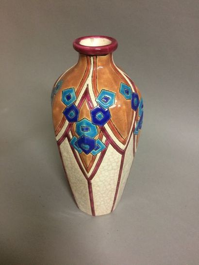 LONGWY Vase à décor géométrique. Epoque Art Déco