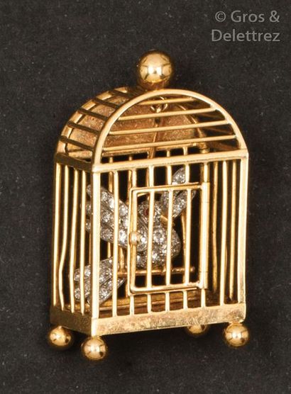 VAN CLEEF & ARPELS Broche « Oiseau dans une cage » en or jaune, l’oiseau mobile sur...