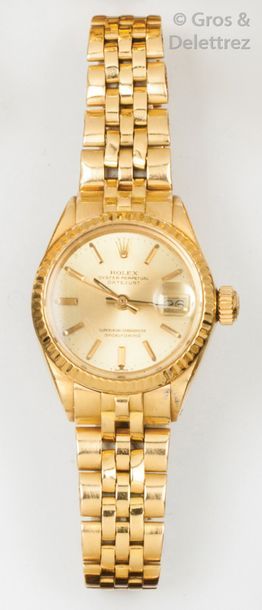 ROLEX Bracelet-montre de dame en or jaune, boîtier rond, cadran or, date, mouvement...