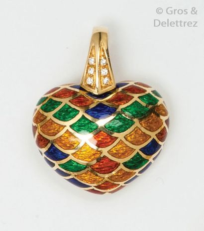 null Pendentif « Cœur » en or jaune orné de motif d’écaille en émail polychrome,...