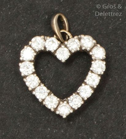 null Pendentif « Cœur » en or gris entièrement serti de diamants taillés en brillant....