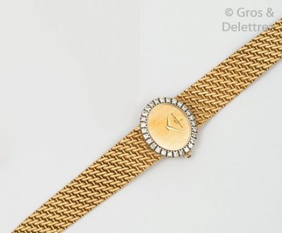BAUME ET MERCIER Bracelet-montre de dame en or jaune, boîtier ovale, cadran or, la...