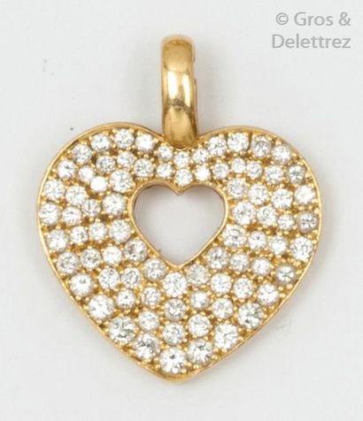 POIRAY Pendentif « Cœur » en or jaune pavé de diamants taillés en brillant. Signé...