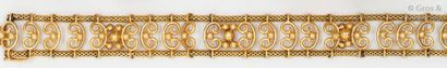 BOUCHERON Bracelet ajouré en or jaune orné de motifs mobiles d’enroulements retenant...