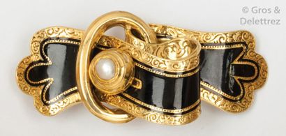 null Broche « Nœud » en or jaune filigrané appliqué d’émail noir et rehaussé d’une...