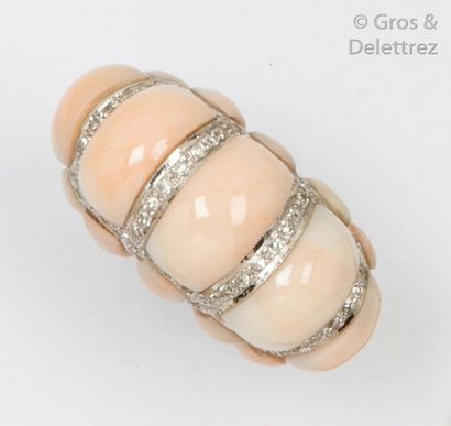 null Bague en or gris 14K à motif matelassé, ornée de cabochons de corail « peau...