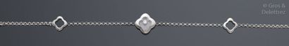 CHOPARD Bracelet en or gris ajouré à motifs de trèfles dont un serti d’un diamant...