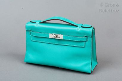 null HERMES Paris made in France année 2008

Pochette " Kelly II " 22cm en veau Swift...