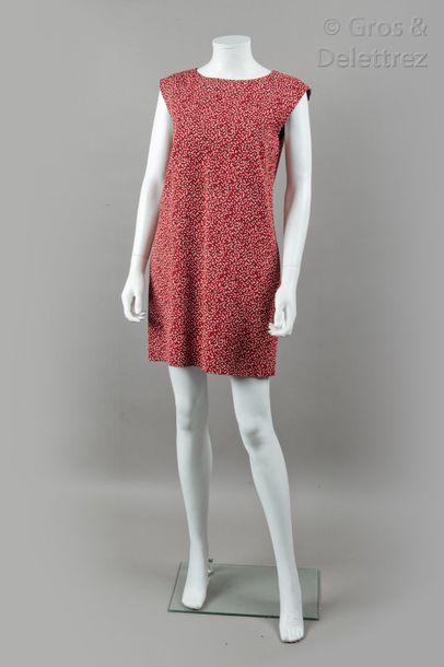 null SAINT LAURENT par Hedi Slimane - Collection Pre-Fall 2014

Mini robe sans manche...