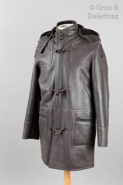 null Anonyme

Duffle-coat zippé Homme en Mérinos marron, simple boutonnage à 3 brandebourgs,...
