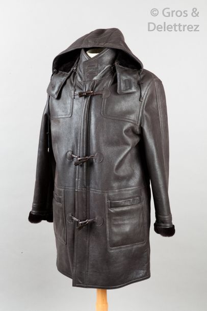null Anonyme

Duffle-coat zippé Homme en Mérinos noir, simple boutonnage à 3 brandebourgs,...