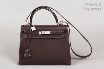 null HERMES Paris made in France année 2006

Sac "Kelly Sellier" 29cm en veau Tadelakt...