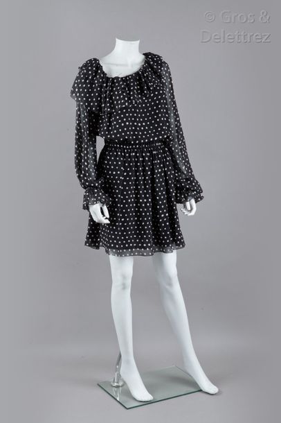 null SAINT LAURENT par Anthony Vaccarello - Collection Resort 2018

Petite robe noire...