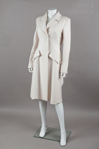 null Alberta FERRETTI circa 2012/2013

Manteau en drap de laine écru, col châle cranté,...