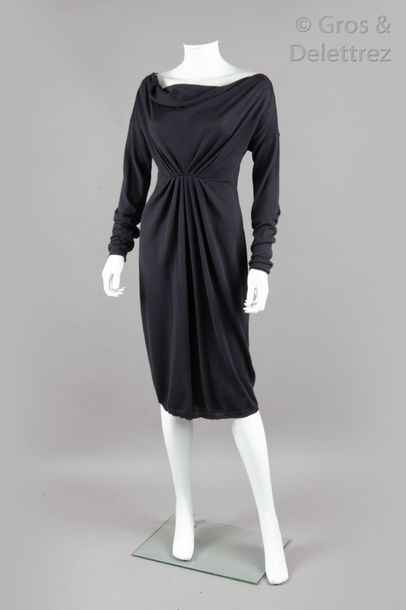 null VALENTINO - Collection Hiver 2008

Robe en jersey cachemire et soie noir, encolure...
